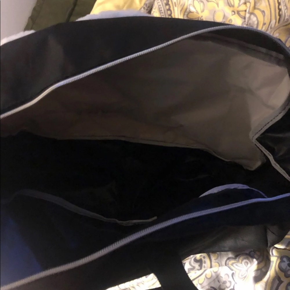 Back and white bag - Picture 3 of 3